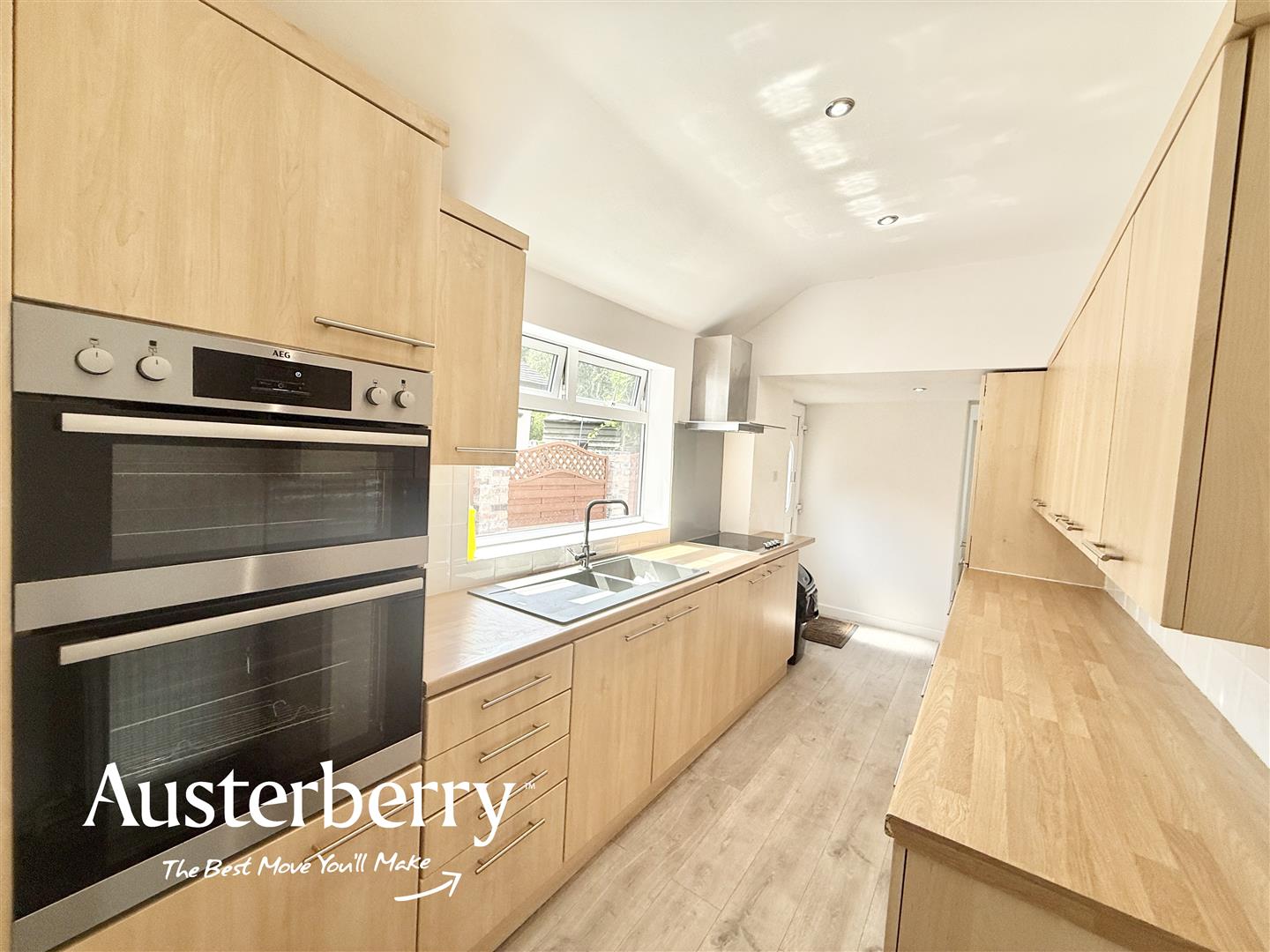 2 bed property in Leek Road, Stoke-On-Trent